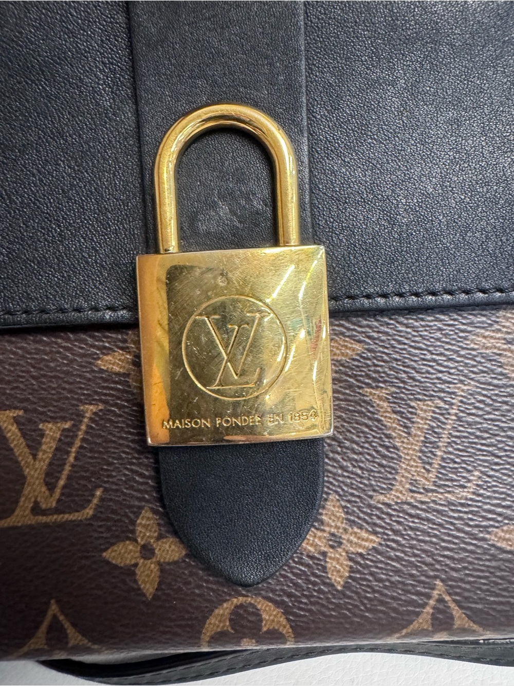 Louis Vuitton Locky BB monogram and black handbag with strap - Picture 8 of 9